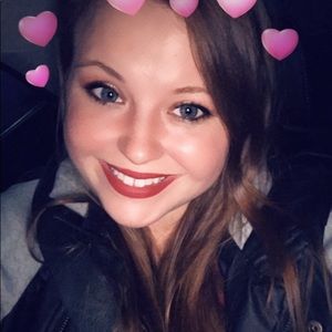 Meet your Posher, Mikaela